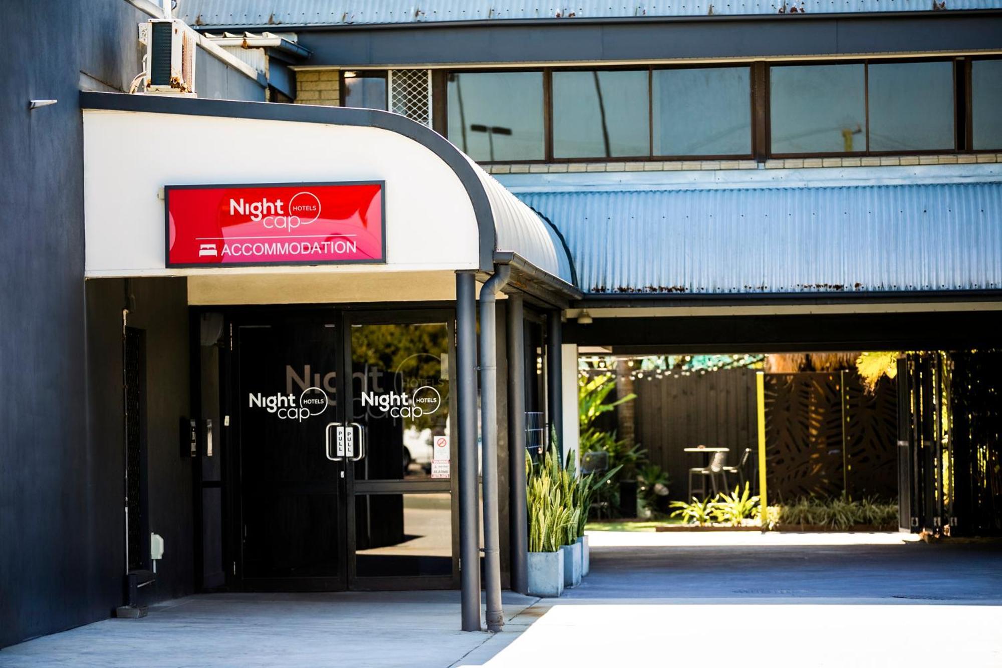 Nightcap At Kawana Waters Hotel Exterior foto